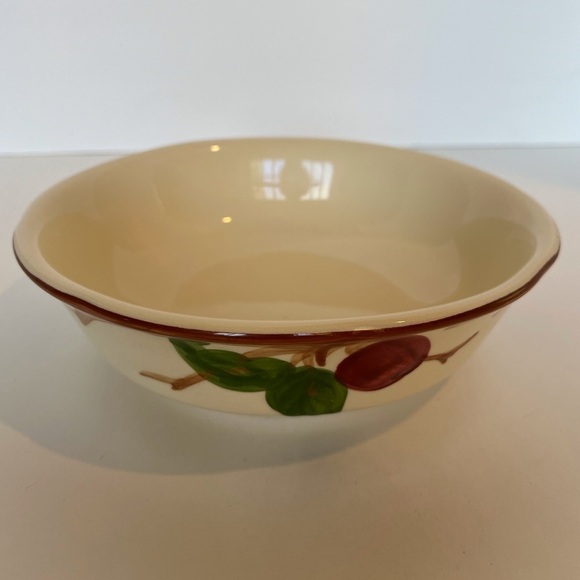 Franciscan Earthenware Serving Bowl in the Apple Pattern - Picture 7 of 7